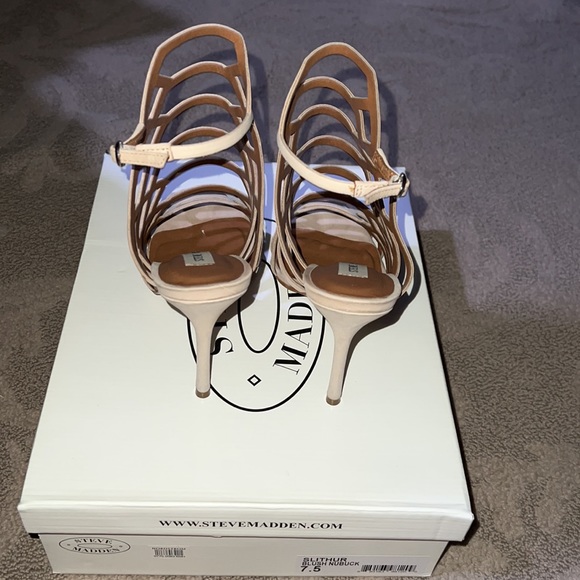 Heels - Picture 2 of 5